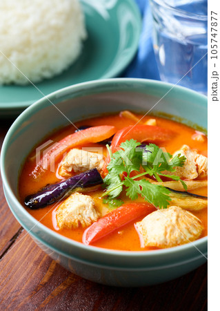 レッドカレー 105747877