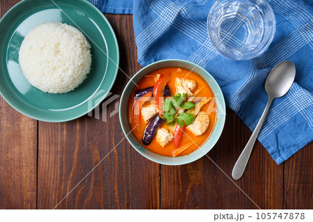 レッドカレー 105747878