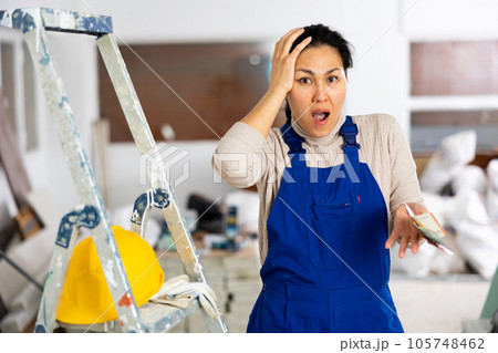 Female builder is unhappy with the money received for work done 105748462