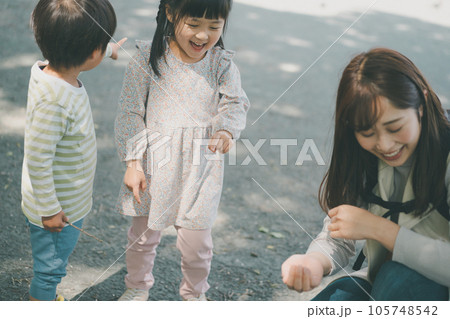 Childcare Childcare 105748542
