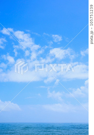 夏の青い海と空 茨城県 夏の青い海と空 茨城県 105751239