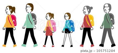 歩く家族（長袖）のリュックサックでハイキング／散歩（活発な女性とメガネ男性） 105751284
