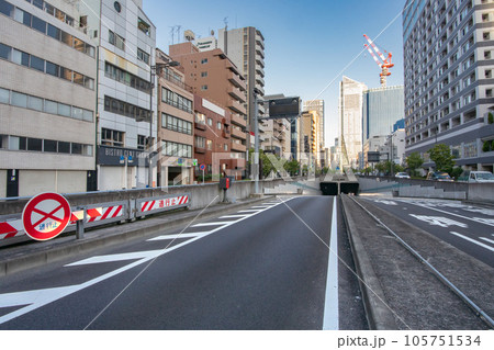 東京都中央区、港区の築地虎ノ門トンネル 105751534