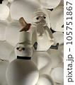 雪だるまの人形 105751867