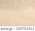 白い砂浜と波打ち際1 105752411