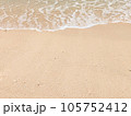 白い砂浜と波打ち際2 105752412