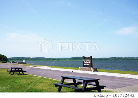 夏のクッチャロ湖　北海道 105752442