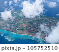 飛行機の窓から見える美しい島2 105752510