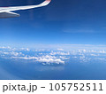 飛行機の窓から見える風景2 105752511