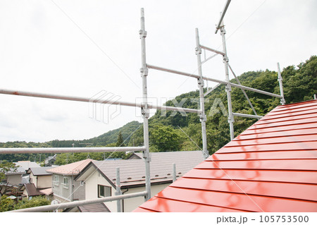 屋根の上の足場画像 高所からの風景の素材 屋根の上の足場画像 高所からの風景の素材 105753500