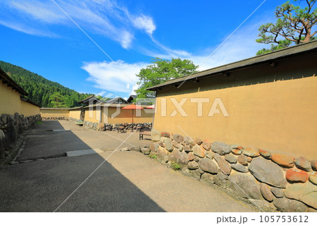 【福井県】晴天の一乗谷朝倉氏遺跡（復原町並） 105753612