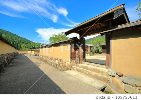 【福井県】晴天の一乗谷朝倉氏遺跡（復原町並） 105753613