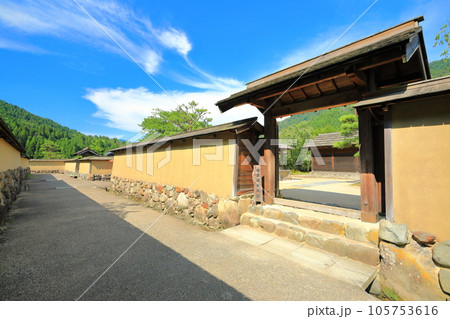 【福井県】晴天の一乗谷朝倉氏遺跡（復原町並） 105753616
