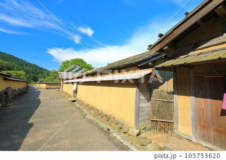 【福井県】晴天の一乗谷朝倉氏遺跡(復原町並) 【福井県】晴天の一乗谷朝倉氏遺跡(復原町並) 105753620