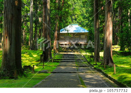 【福井県】平泉寺白山神社の拝殿 105757732