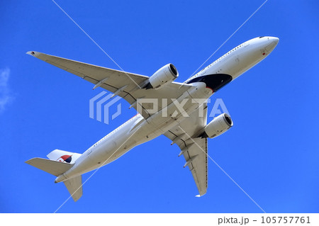 離陸する旅客機　イメージ 105757761