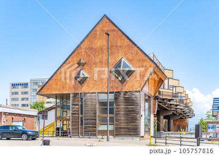 富良野駅前　東5条通　ポッポブリッジ 105757816