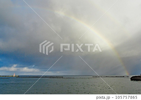 海にかかる虹 4 海にかかる虹 4 105757865