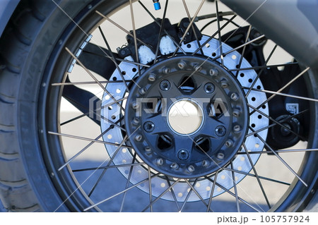 バイクのタイヤ　イメージ 105757924