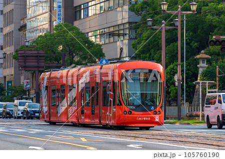 広島市の中心地を走る広電のトラム 広島市の中心地を走る広電のトラム 105760190