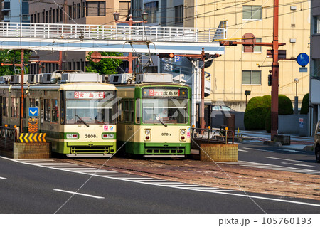 広島市の中心地を走る広電のトラム 広島市の中心地を走る広電のトラム 105760193