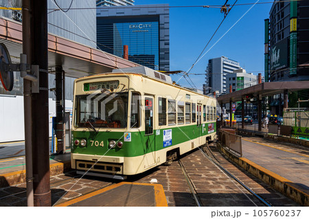 広島市の中心地を走る広電のトラム 広島市の中心地を走る広電のトラム 105760237