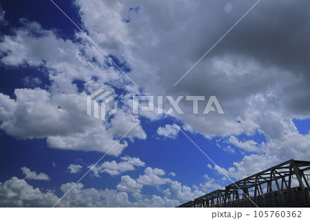 何の変哲もない雲（建造物） 105760362