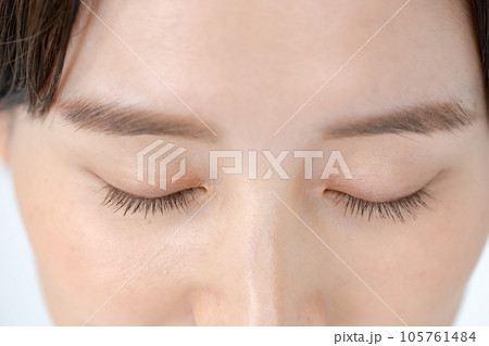 女性 目元 女性 目元 105761484