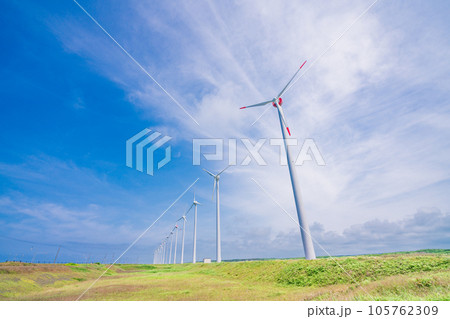 (北海道)夏の青空とオトンルイ風力発電所 (北海道)夏の青空とオトンルイ風力発電所 105762309