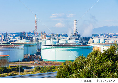 横浜本牧の秋　紅葉の三溪園　松風閣からの眺望 105762652