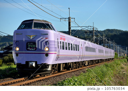 伯備線を走る381系L特急やくも4号 伯備線を走る381系L特急やくも4号 105763034