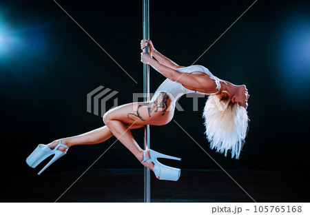 Woman pole dancing Woman pole dancing 105765168