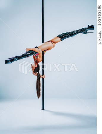 Young woman pole dancing 105765396