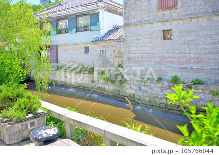 伊豆半島・南伊豆・下田ペリーロードのイメージ、川とレトロな建物・静岡県下田市(1) 105766044