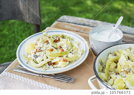 String beans meal potato 105766371