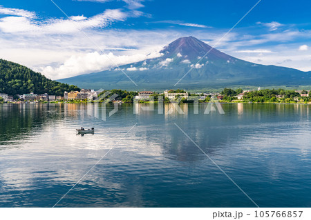 《山梨県》夏の富士山・河口湖湖畔の眺望 《山梨県》夏の富士山・河口湖湖畔の眺望 105766857