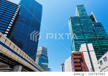 東京　六本木の街並み 105767692