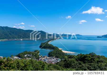 [京都府]晴天の天橋立（飛龍観の風景） 105769431