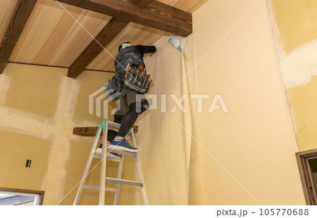 新築住宅の壁クロス工事 新築住宅の壁クロス工事 105770688
