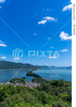 [京都府]晴天の天橋立（飛龍観の風景） 105770780