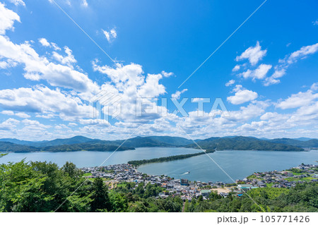 [京都府]晴天の天橋立（昇龍観の風景） 105771426