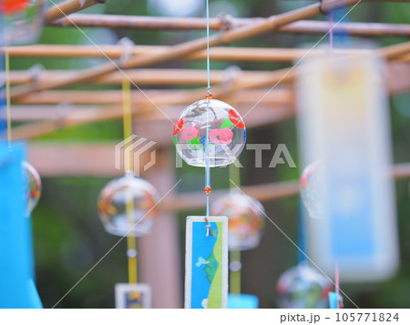 北海道の絶景 夏の美瑛神社 風鈴風景 北海道の絶景 夏の美瑛神社 風鈴風景 105771824