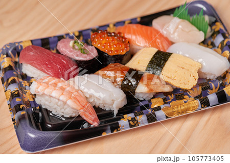 おいしそうなお寿司（パック） 105773405