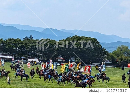 相馬野馬追の神旗争奪戦の勇壮な風景 105773557