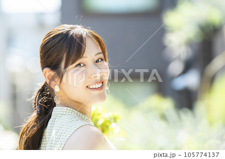 若い女性のポートレート 若い女性のポートレート 105774137
