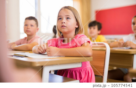 Kids sitting in classroom 105774541