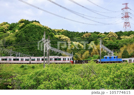 名古屋鉄道、舞木検査場で車輌入れ替え作業をするデキ300形電気機関車 名古屋鉄道、舞木検査場で車輌入れ替え作業をするデキ300形電気機関車 105774615