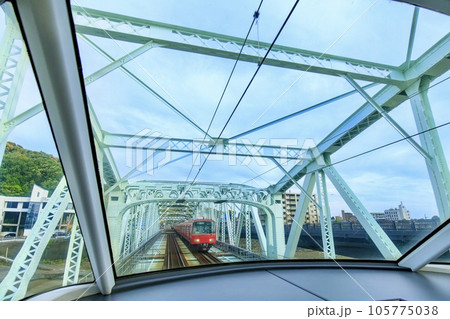 名鉄1000系特急電車の展望席からの眺め 105775038