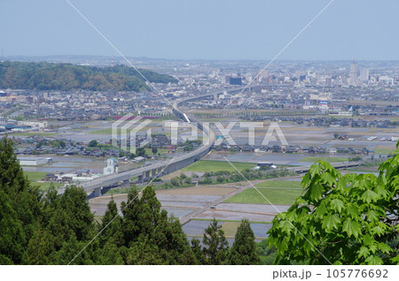 文殊山から北側　福井市方向の風景 105776692