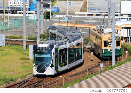 【広島電鉄】5200形〜Green mover APEX〜(宇品線:広島港〜元宇品口) 【広島電鉄】5200形〜Green mover APEX〜(宇品線:広島港〜元宇品口) 105777793